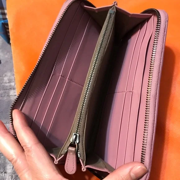 Bottega Veneta zippy wallet in pink authentic - Picture 7 of 12